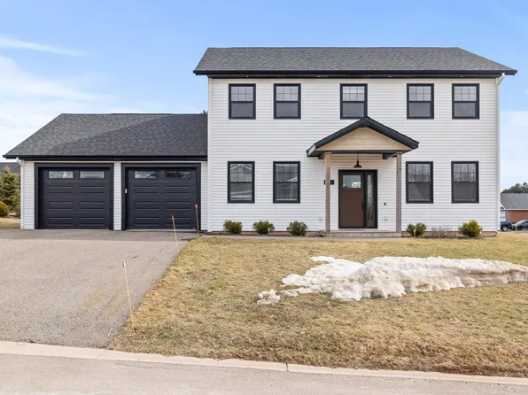 15 Horseshoe Blvd, Charlottetown, PE C1C 1R5