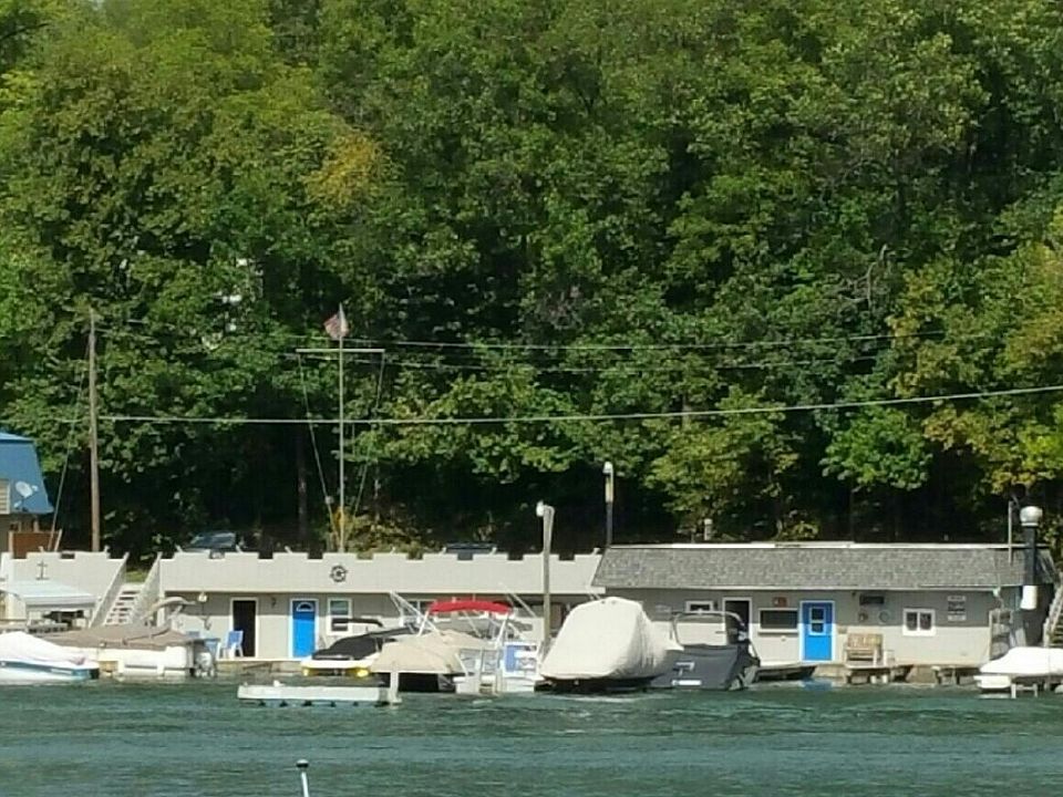 1st image of 80 E Gull Lake Dr