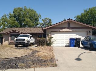 891 N Nancy Way, Dinuba, CA 93618