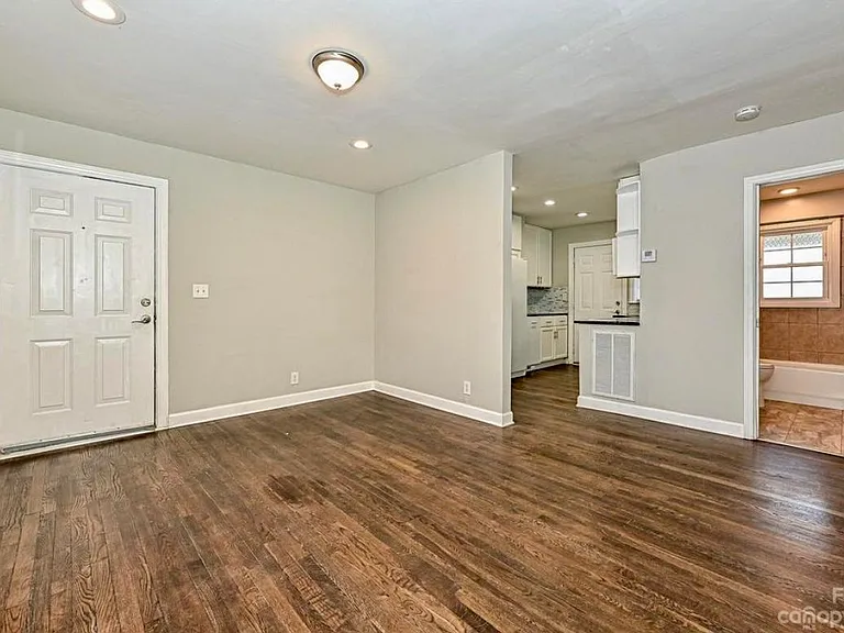 1025 McArthur Ave #2 — Photo 5