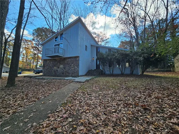 5085 Rock Glen Dr, Stone Mountain, GA 30088