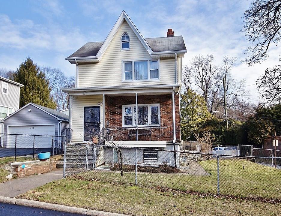1st image of 471 Benedict Avenue