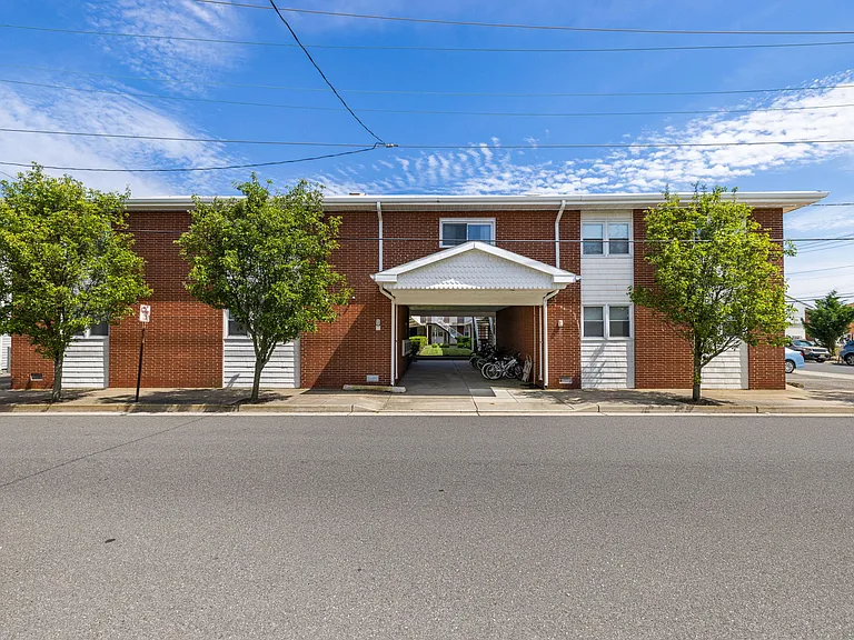 9102 Amherst Ave #B12 — Photo 10