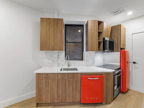 3rd image of 188 6th Ave APT 4RN