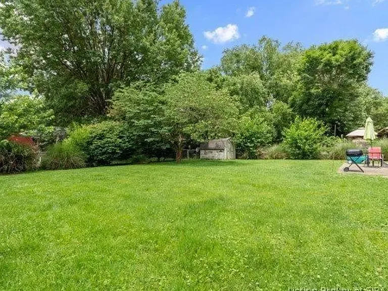 1305 Sunshine Ln — Photo 3