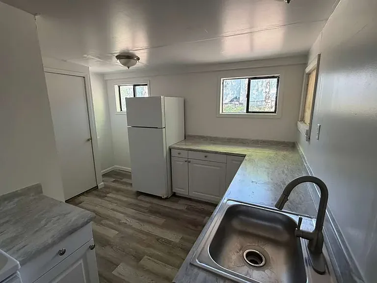 208 Utica St — Photo 7