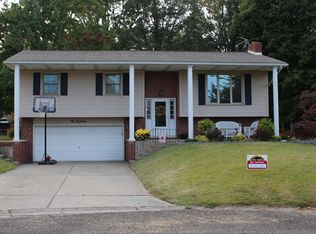 518 Country Squire St, Bethalto, IL 62010