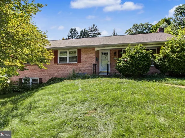 401 Penn View Dr, Millersville, PA 17551