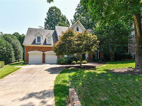 3rd image of 22 Rosebay Ln