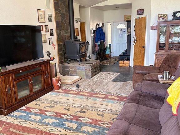 4th image of 704-325 Indians Rd