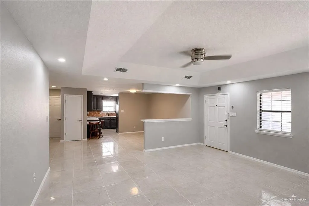 Building Photo - 2401 S Jackson Rd #16