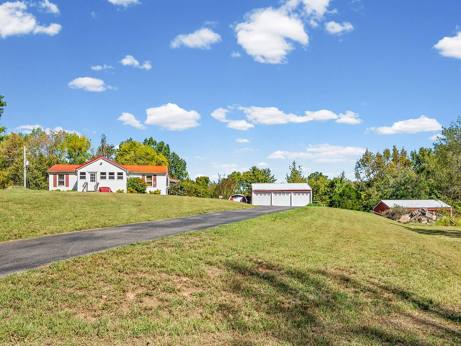 Country Homestead with a Pond and Detached Garage on 11.5 Acres in Palmyra, Tennessee — 5,000