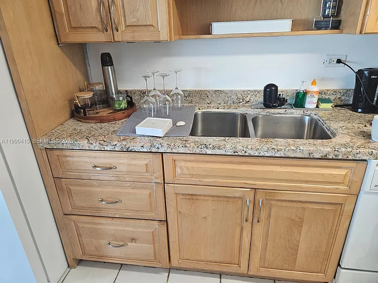 7135 Collins Ave #1821 — Photo 15
