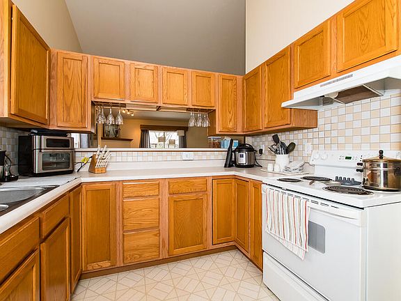 4th image of 6083 Fairgrove St