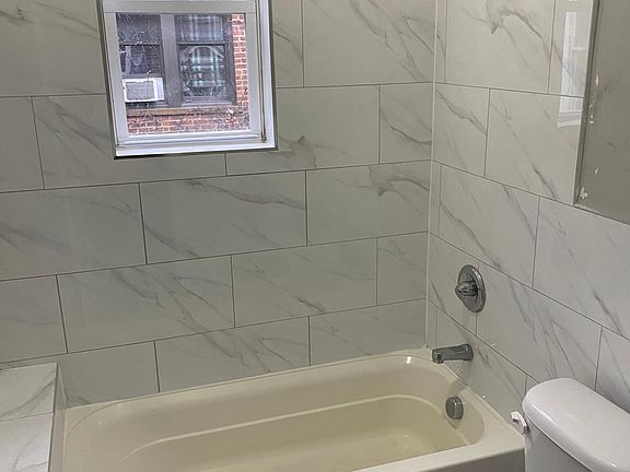 4th image of 700 Chancellor Ave #303