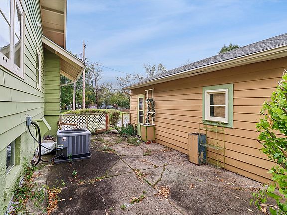 18th image of 2103 Washington Ave