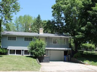 8 Park View Ln, Watertown, WI 53094