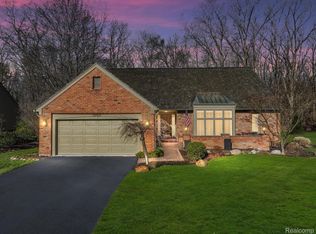 32824 Outland Trl, Bingham Farms, MI