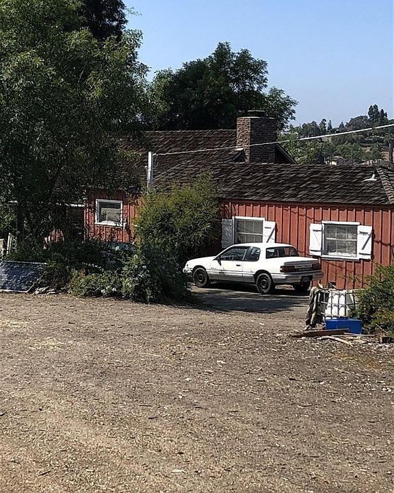 1st image of 725 Poinsettia Ave