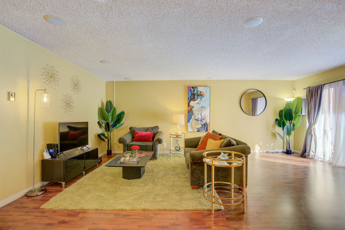 next background image