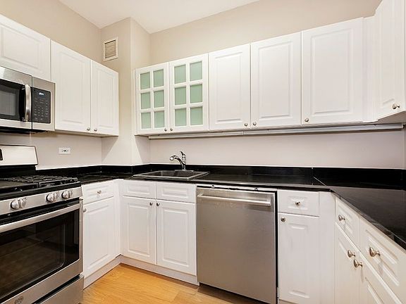 3rd image of 1 West St APT 3115
