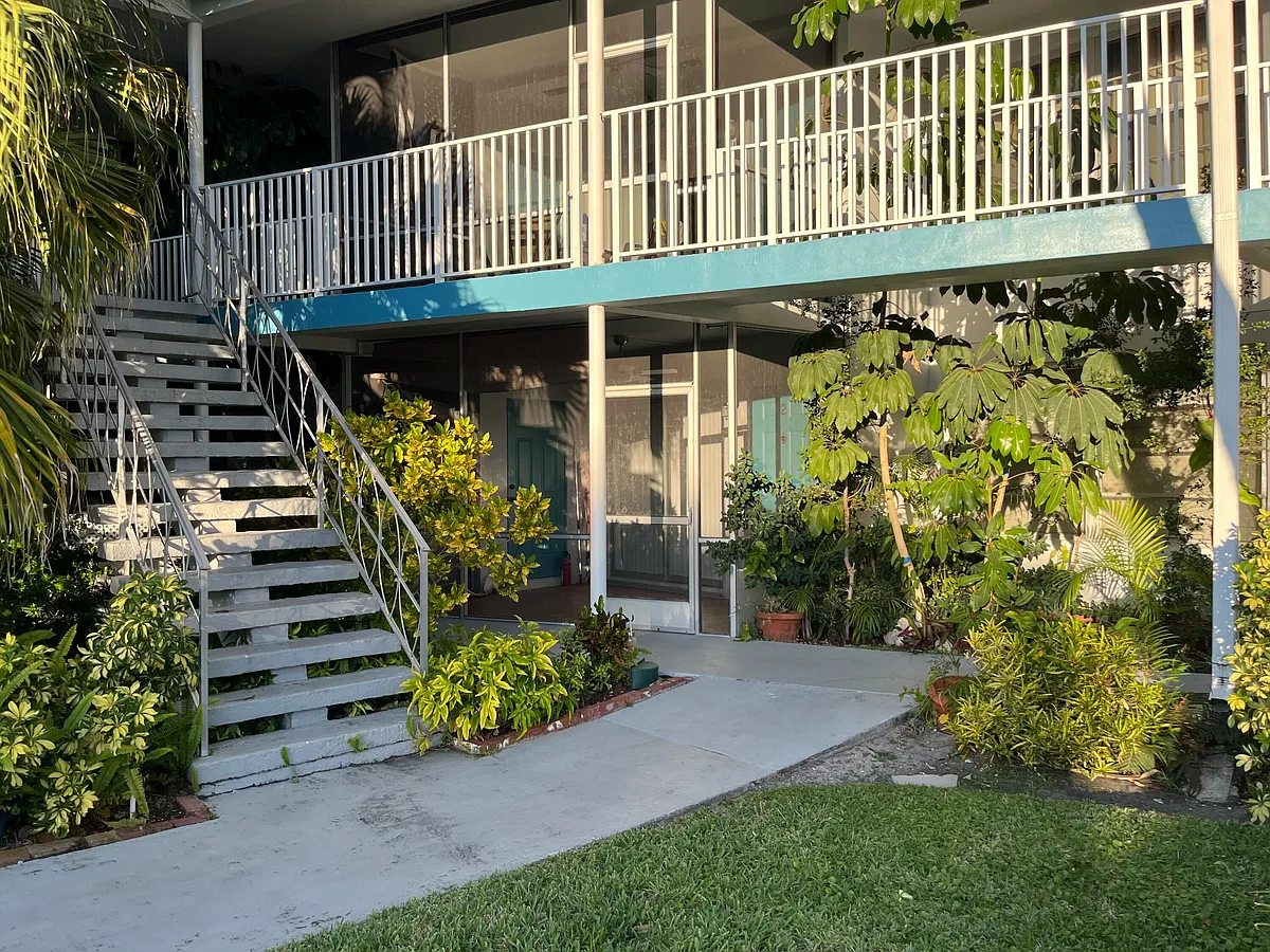 Building Photo - 2748 NE 28th Ave #2