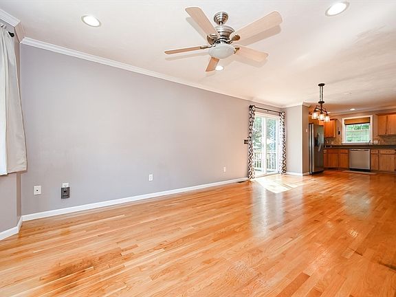 4th image of 7 Essex St Unit 7