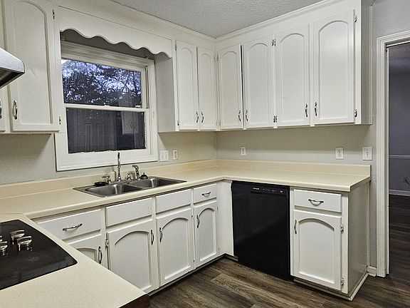 4th image of 211 Plantation Rd