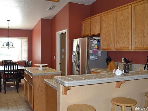 2nd image of 179 Hudson Way