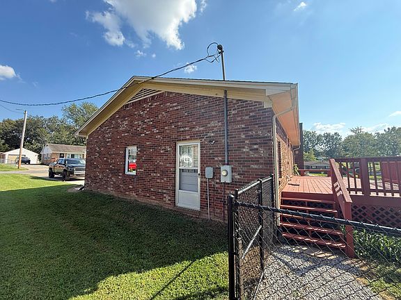 5th image of 107 Monroe St