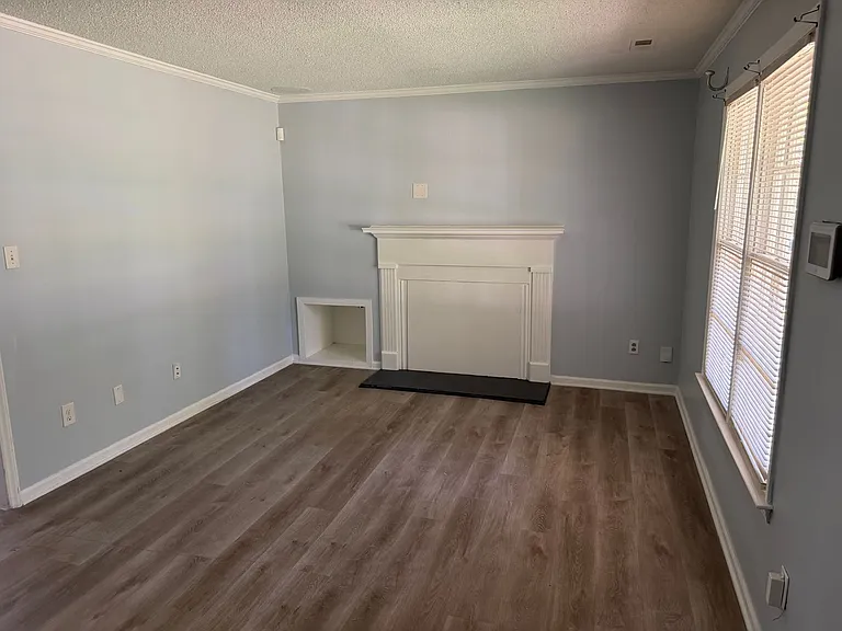 6414 Rockshire Dr — Photo 2