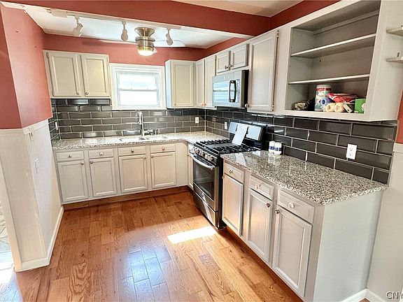 3rd image of 258 Seymour St