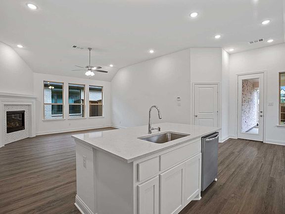 3rd image of 8161 Meadow Vly Dr