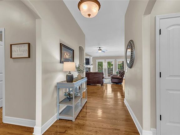 4th image of 2213 NE Overland Dr