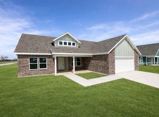 613 Crockett Dr, Cleburne, TX 76031