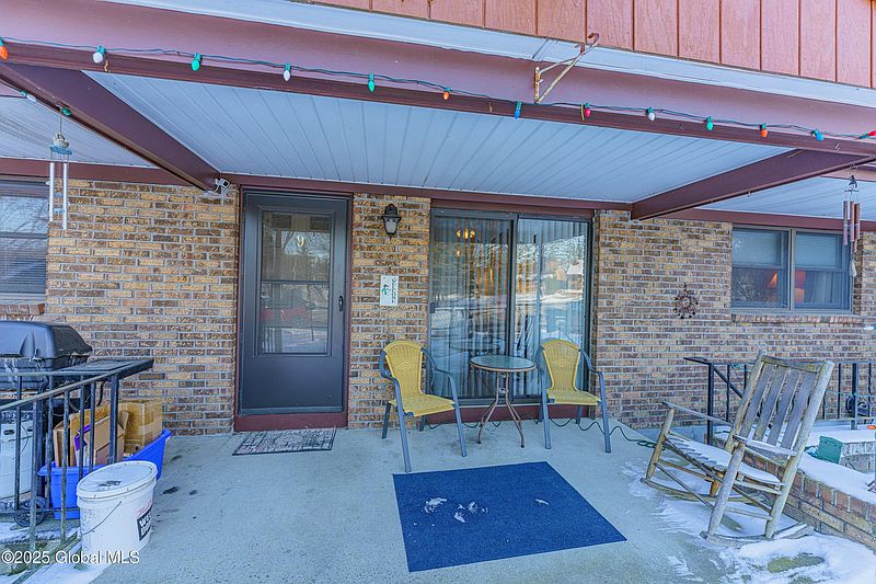 3rd image of 9 Brookview Lane