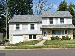 988 Claire Ave, Huntingdon Valley, PA 19006
