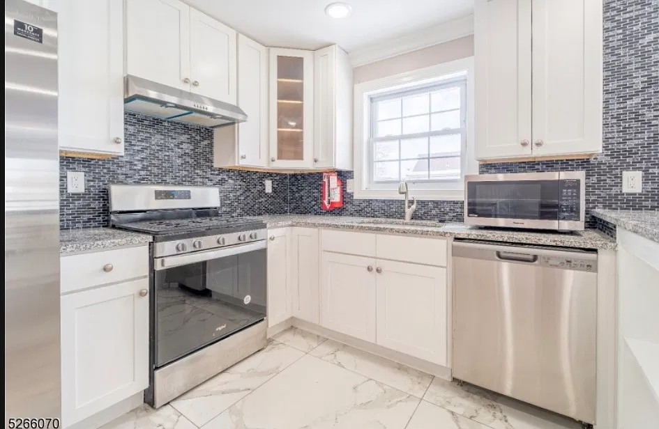 3 bed, $2,600 — Photo 3