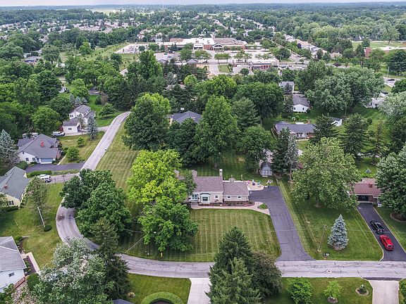 4th image of 150 Hillside Dr