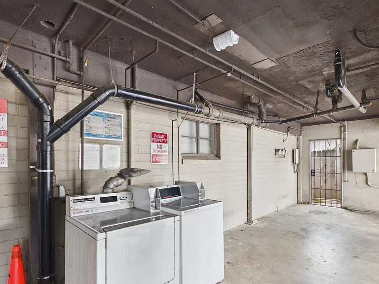 205-215 W Roderick Ave #5 — Photo 23