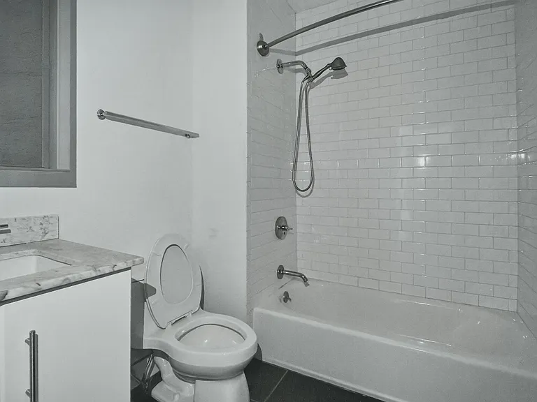 140 Orange St — Photo 5