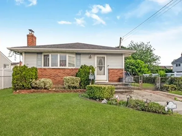 16 Michel Avenue, Farmingdale, NY 11735