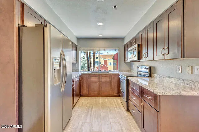 3 bed, 2.0 bath, 1403 sqft, $3,000 — Photo 3