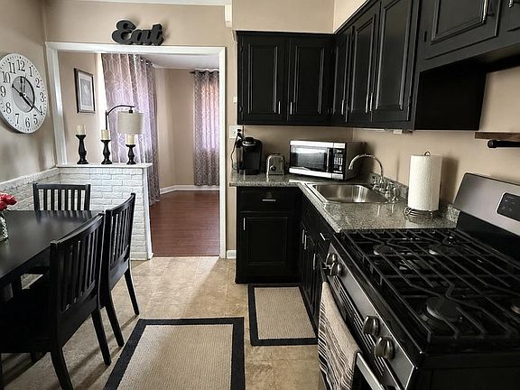 3rd image of 2545 Crafton Dr