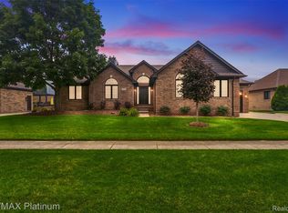 52655 Chestnut Grove Ln, Shelby Township, MI 48316