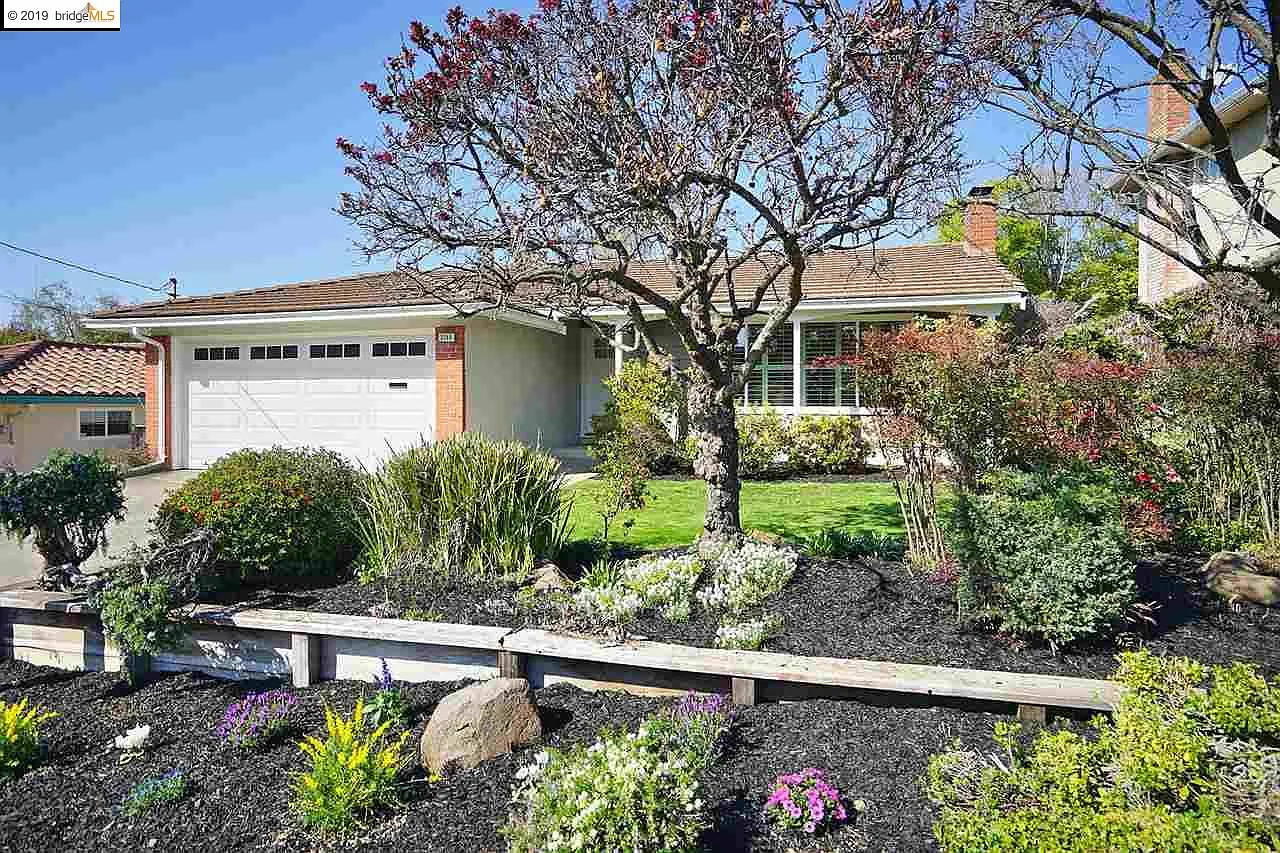 3246 Bridle Dr photo 1