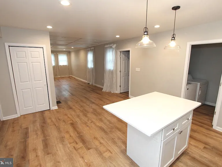 1807 Parkview Ave — Photo 6