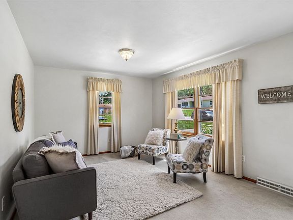 5th image of 1118 Deforest Ave