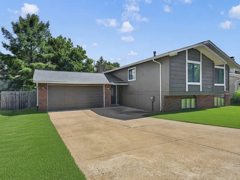 2335 Hempline Ct — Photo 2