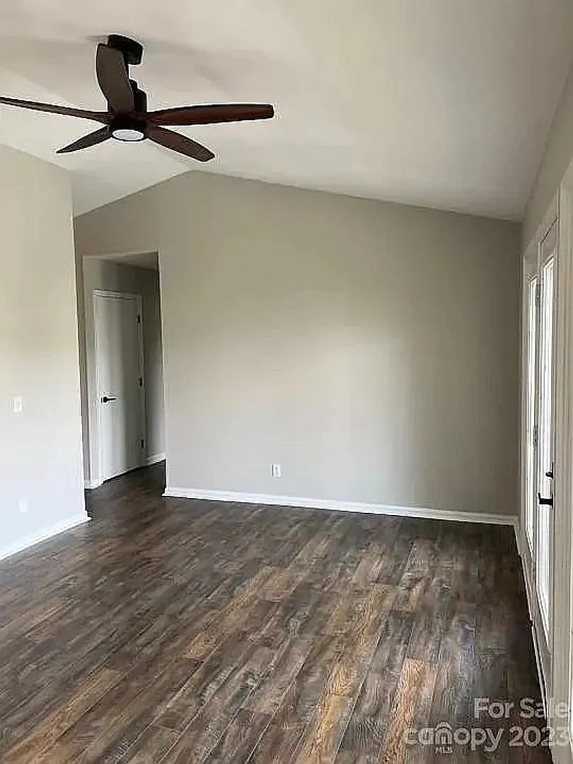 Room in 2 Bedroom Home at Meadow Rose Ln — Photo 4